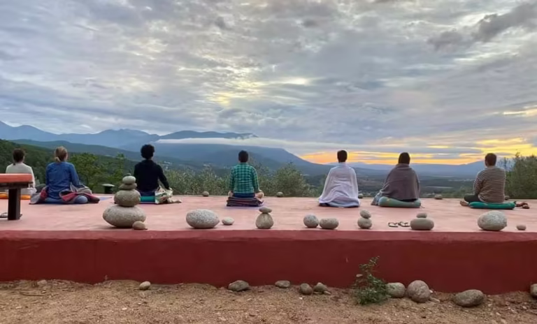 retiro de silencio en sierra de gredos mientras se forma a profesores de yoga