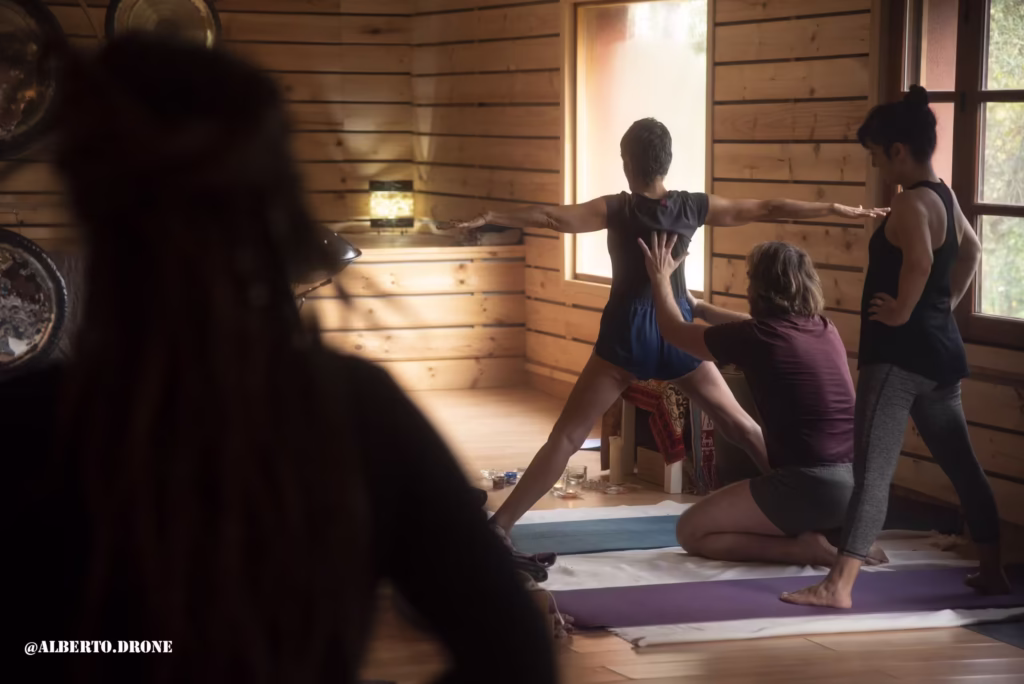 pablo ferrero impartiendo una formación para profesores de yoga