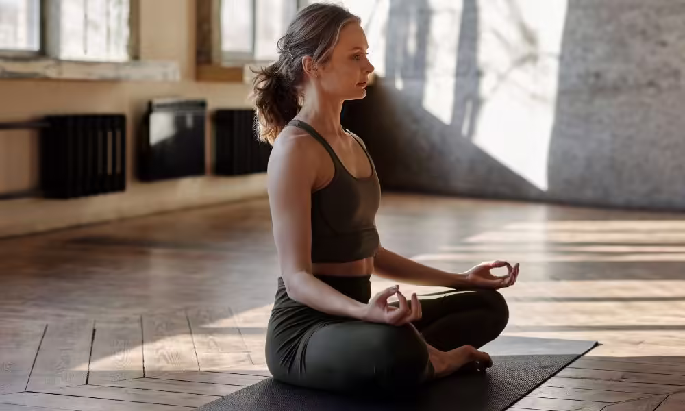 ejercicios de yoga para principiantes en el suelo
