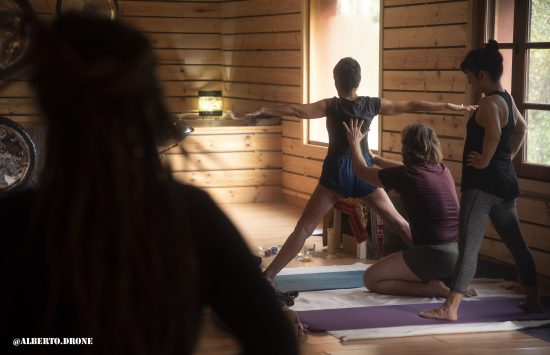 pablo ferrero impartiendo una formación para profesores de yoga