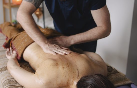 MASAJE AYURVEDA ABHYANGA